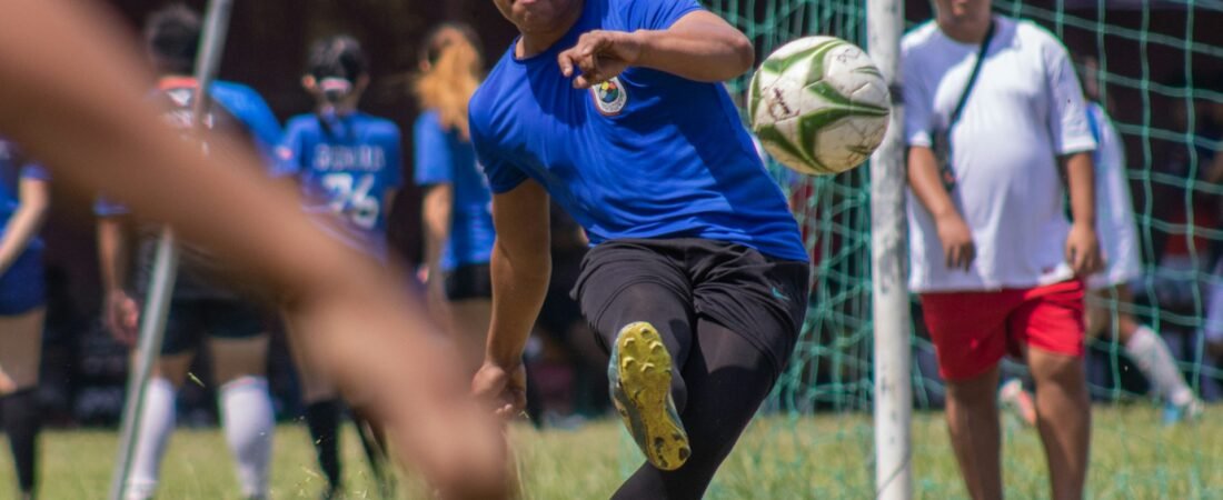 Filho de Messi sente cheiro da camisa do pai após vitória do Inter Miami por 2 a 0