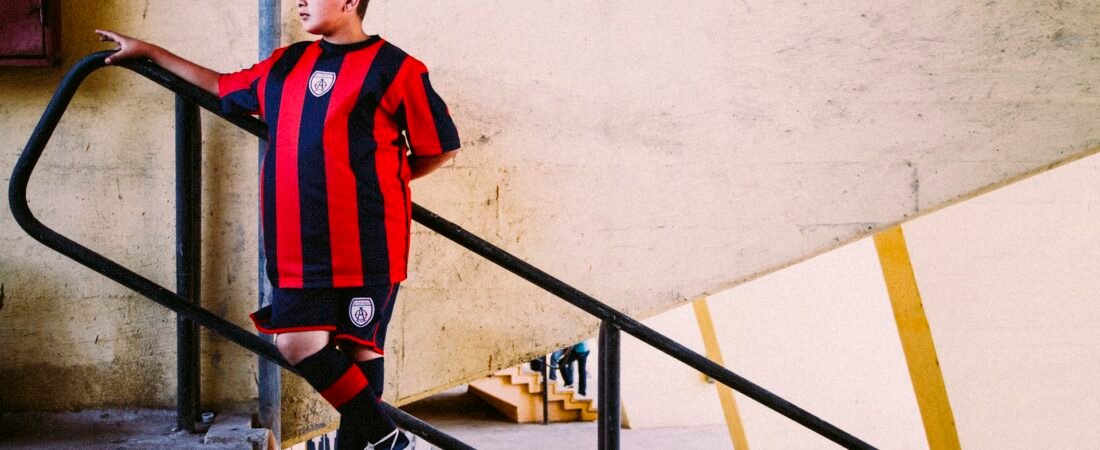 Reação de Archie Brown ao saber da demissão de Ismail Kartal no Fenerbahçe viraliza nas redes