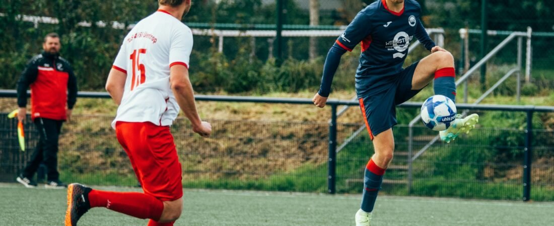 Uruguai goleia Coreia do Sul com gols de Arrascaeta e Varela na estreia de Forlán